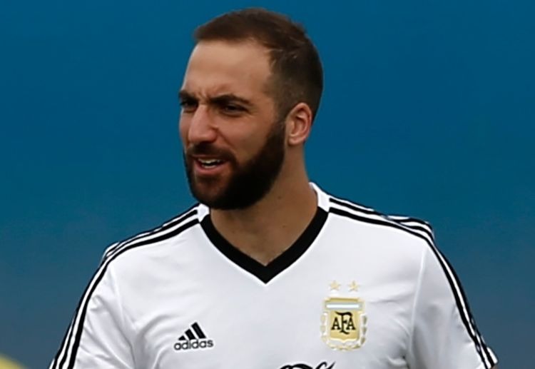 อิกวาอิน สามารถระเบิดฟอร์มของเขากับ นาโปลี ได้อย่างยอดเยี่ยม เฉกเช่นที่เคยทำได้เมื่อสมัยอยู่กับ เรอัล มาดริด ก่อนที่เจ้าตัวจะถูกยูเวนตุสดึงตัวไปร่วมทีมในที่สุด