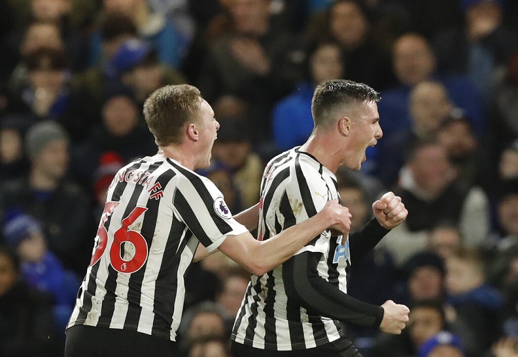 Ciaran Clark heads home to level the scoreline between Chelsea and Newcastle in the Premier League