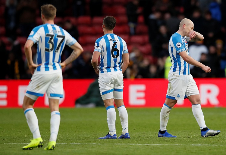 Primary KeywordPremier League Secondary Keyworddự đoán sbobet  nhận định West Ham vs Huddersfield  cập nhật Premier League 2019 Article Title VNPremier League West Ham vs Huddersfield: Khó khăn cho Huddersfield! Article Title EnglishPremier League West Ham vs Huddersfield: A challenging match for Huddersfield! Premier League West Ham vs Huddersfield: Khó khăn cho Huddersfield! West Ham vs Huddersfield Cùng dự đoán Sbobet đánh giá trận West Ham vs Huddersfield, 23:00 ngày 16/03 (GMT+8) và cập nhật Premier League 2019! West Ham cần thêm 1 điểm nữa để chính thức trụ hạng thành công, trong khi cơ hội đó đối với Huddersfield gần như không còn. Do vậy, trận đấu tới có lẽ sẽ chỉ có một đội chơi hết mình. Những điểm đáng chú ý West Ham đang có thành tích ghi bàn không đế nỗi tồi. Sau 30 vòng đấu, họ cũng có được 37 bàn thắng. Song, cũng có đến 43 lần đội bóng này để thủng lưới. Trong quá khứ, có 3 lần đội bóng này đối đầu với đối thủ Huddersfield. Trong cả 3 trận đấu đó, họ đều có được bàn thắng. Thậm chí, 2/3 trận này họ ghi được từ 2 bàn thắng trở lên. Trong 10 trận đấu gần đây nhất của mình, có 6 trận West Ham ghi được bàn thắng. Trong đó, có 3 trận họ ghi được từ 2 bàn trở lên. Song, cũng có đến 8/10 trận này họ để thủng lưới. Trên sân nhà, đến 8/10 trận họ có bàn với 6 trong số đó là từ 2 bàn thắng trở lên. Song, cũng có 7/10 trận này họ thủng lưới. 1 Theo các nhận định West Ham vs Huddersfield, trong khi đó, Huddersfield Town đang là đội bóng gây thất vọng nhất giải đấu, đặc biệt là ở hàng công. Sau 30 vòng đấu, chỉ vỏn vẹn 15 lần họ có được bàn thắng. Thế nhưng, lại có đến 53 lần họ để thủng lưới. Trong 3 lần đối đầu với đối thủ thành London này, có 2 trận họ có bàn nhưng cả 2 trận họ chỉ đều ghi được 1 bàn. Trong 10 trận đấu gần đây nhất của mình, chỉ vỏn vẹn 2 trận Huddersfield có được bàn thắng, 1 thành tích hết sức tồi tệ. Trong khi đó, có đến 8/10 trận này họ thủng lưới với 5 trong số đó là từ 2 bàn thua trở lên. Trên sân khách, cũng chỉ 3/10 trận gần nhất họ có bàn. Song, cũng có 8/10 trận này họ thủng lưới với 4 trong số đó là từ 2 bàn thua trở lên. West Ham đang đứng thứ 9 trên bảng xếp hạng với 39 điểm sau 30 vòng đấu của Ngoại hạng Anh. Ở 3 lần đối đầu trước đây với đội khách, cả 3 lần họ đều bất bại với 2 trong số đó là những chiến thắng. Cả 2 chiến thắng này, đội chủ sân London đều thắng với cách biệt 2 bàn trở lên. Điều này cho thấy cả năng thắng đậm của họ trong trận này là khá cao. Trong 10 trận đấu gần đây nhất của mình, có 3 trận West Ham giành được chiến thắng. Đáng chú ý khi 2/3 chiến thắng này, họ đều thắng cách biệt 2 bàn trở lên. Ngoài ra, 2/3 trận đó họ cũng giữ sạch lưới. Trên sân nhà, đến 6/10 trận gần nhất West Ham giành chiến thắng. Đến 4 trong số đó họ thắng cách biệt 2 bàn trở lên.  2 Theo các nhận định West Ham vs Huddersfield, trong khi đó, Huddersfield Town đang là đội bóng đội sổ cả giải đấu và có nguy cơ cao nhất phải xuống hạng ở mùa giải sau. Sau 30 vòng đấu, đội bóng này chỉ có được vỏn vẹn 14 điểm. Họ còn cách nhóm an toàn đến 16 điểm, 1 con số quá lớn với thực lực của họ hiện tại khi chỉ còn 8 vòng đấu nữa mọi chuyện sẽ kết thúc. Trong 3 lần đối đầu với West Ham, thành tích tốt nhất của họ chỉ là 1 trận hòa hồi đầu mùa. Trong 10 trận đấu gần đây nhất của mình, đến 8 trận Huddersfield để thua. Đáng chú ý khi đến 4 trong số đó họ thua cách biệt 2 bàn. Ngoài ra, 7/8 trận thua này họ đều không có bàn. Trên sân khách, đến 8/9 trận gần nhất họ thua trận. 3 trong số đó Huddersfield thua với cách biệt 2 bàn trở lên.  Đội hình dự kiến giữa 2 đội West Ham vs Huddersfield Town West Ham: Fabianski, Cresswell, Ogbonna, Diop, Fredericks, Rice, Felipe Anderson, Lanzini, Noble, Snodgrass, Chicharito. Huddersfield Town: Lossl, Durm, Schindler, Zanka, Bacuna, Billing, Gorenc-Stankovic, Mooy, Pritchard, Mounie, Kachunga. Lịch sử thi đấu 3 trận gần nhất 2 đội gặp nhau: West Ham thắng 2, hòa 1 West Ham mới để thủng lưới 4 lần trong 6 trận đấu gần nhất chơi trên sân nhà Huddersfield mới giành được 1 chiến thắng trên sân khách kể từ đầu giải Tip cược LỰA CHỌN TỐI ƯU: Chọn Xỉu (Under) kèo 2.5@0.87 *** (23h00 16/03 GMT+8) Theo các nhận định West Ham vs Huddersfield, Huddersfield Town có thành tích đối đầu tích cực trước West Ham, nhưng thực tế West Ham United đã thành công hơn nhiều trong lịch sử đối đầu gần đây nhất khi thắng 2 và hòa 1 trong 3 lần đối đầu với Terrier. Và việc phải hành quân đến sân nhà của West Ham ngày hôm nay được xem là một khó khăn với Huddersfield Town. Meta Description	Cùng dự đoán Sbobet đánh giá trận West Ham vs Huddersfield, 23:00 ngày 16/03 (GMT+8) và cập nhật Premier League 2019! 1st Image Request (English)	A picture of West Ham Image Title in Vietnamese	Premier League: West Ham mới để thủng lưới 4 lần trong 6 trận đấu gần nhất chơi trên sân nhà Image Caption in Vietnamese	West Ham United đã thành công hơn nhiều trong lịch sử đối đầu gần đây nhất Image Alt Text in Vietnamese	Premier League: West Ham đang đứng thứ 9 trên bảng xếp hạng với 39 điểm 2nd Image Request (English)	A picture of Huddersfield Image Title in Vietnamese	Premier League: Huddersfield Town có thành tích đối đầu tích cực trước West Ham Image Caption in Vietnamese	Huddersfield Town đang là đội bóng gây thất vọng nhất giải đấu Image Alt Text in Vietnamese	Premier League: Huddersfield mới giành được 1 chiến thắng trên sân khách kể từ đầu giải Outbound Link 1 URL	https://www.bbc.com/sport/football/teams/west-ham-united Outbount Link 1 Anchor Text	West Ham đang có thành tích ghi bàn không đế nỗi tồi Outbound Link 2 URL	https://www.bbc.com/sport/football/teams/huddersfield-town Outbount Link 2 Anchor Text	Huddersfield Town đang là đội bóng đội sổ cả giải Internal Link 1 URL	https://kisahtangkis.com/premier-league/ Iternal Link 1 Anchor Text	Premier League 2019 Internal Link 2 URL	https://kisahtangkis.com/vi/tag/huddersfield-town-vi/ Iternal Link 2 Anchor Text	các nhận định West Ham vs Huddersfield Tags /3	West Ham, Huddersfield FB Caption in Vietnamese	⚽ West Ham vs Huddersfield: Hành quân đến sân nhà của West Ham được xem là một khó khăn với Huddersfield Town!