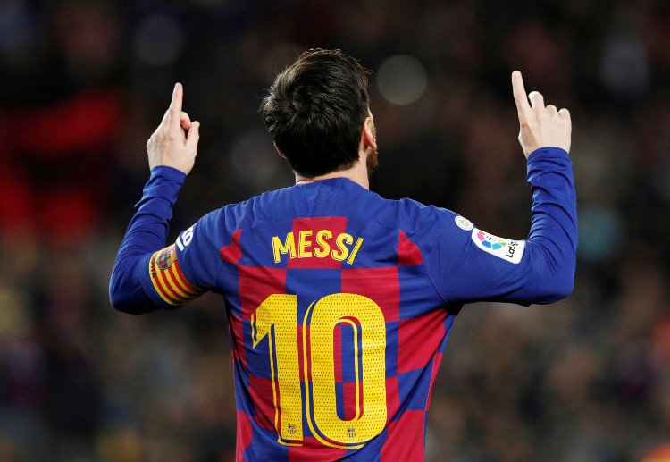 Khi Messi đứng lên chấm đá phạt trực tiếp, các đồng đội ở Barca đã nghĩ đến việc ăn mừng