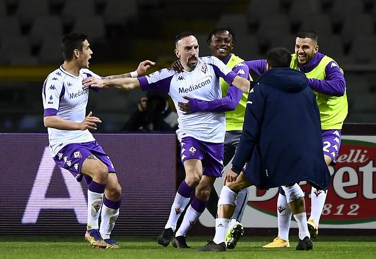 Franck Ribery celebrates with his teammates after scoring a goal during Fiorentina's Serie A clash vs Torino