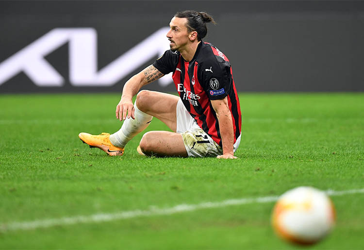 欧联杯AC米兰伊布正在努力防守