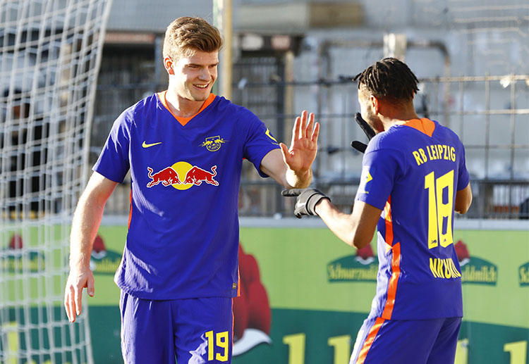 欧冠 莱比锡 的索路夫获得黄牌