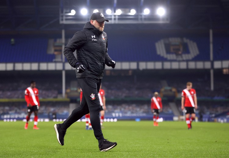 ဆောက်သမ်တန်ကတော့ ပရီးမီးယားလိဂ် ၉ ပွဲဆက် နိုင်ပွဲ ပျောက်ဆုံးခဲ့ပြီး အဆင့် ၁၄ နေရာအထိ ကျဆင်းခဲ့ပြီဖြစ်လို့ တန်းဆင်းဇုန် အန္တရာယ်တောင် ရှိလာခဲ့ပြီ ဖြစ်ပါတယ်။