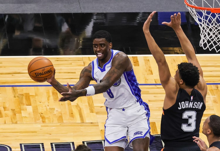 NBA 奥兰多魔术的德韦恩-培肯跑位