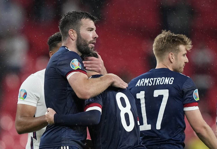 欧洲杯 苏格兰的麦克格雷戈正在进球