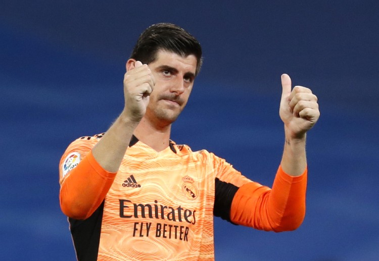 皇马的球员正在控球