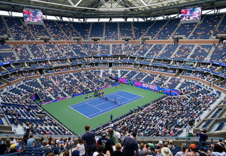 Naomi Osaka is on her way to defend the US Open this 2021 as she beats Marie Bouzkova, 6-4, 6-1, in Day 1