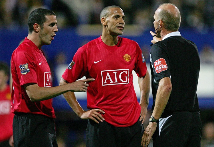 Rio Ferdinand's own goal for Portsmouth has ended Manchester United's Premier League six-win streak in 2007