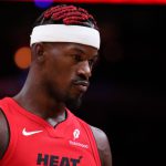 NBA: Butler úp rổ cân bằng điểm số cho Heat khi trận đấu chỉ còn hơn 4 giây