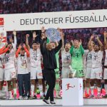 뱅상 콤파니 감독은 분데스리가에서 우승하며 전술적 우수함과 리더십을 발휘했다.