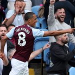 英超联赛 第12分钟，蒂勒曼斯头球破门，维拉早早取得领先。