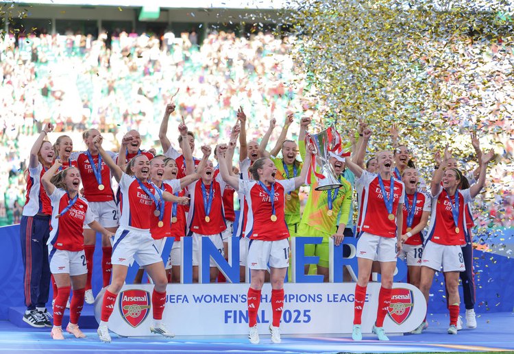 ဒါပေမယ့်လည်း ပီအက်စ်ဂျီကို ရှုံးနိမ့်ကာ ချန်ပီယံ မျှော်လင့်ချက် အဆုံးသတ်ခဲ့ရပြီးနောက် အမျိုးသမီး အသင်း ကတော့ အမျိုးသား အသင်း မရဖူးသေးတဲ့ ချန်ပီယံလိဂ် ဖလားကို နောက်တစ်ကြိမ် ထပ်ယူပြခဲ့တာ ဖြစ်ပါတယ်။