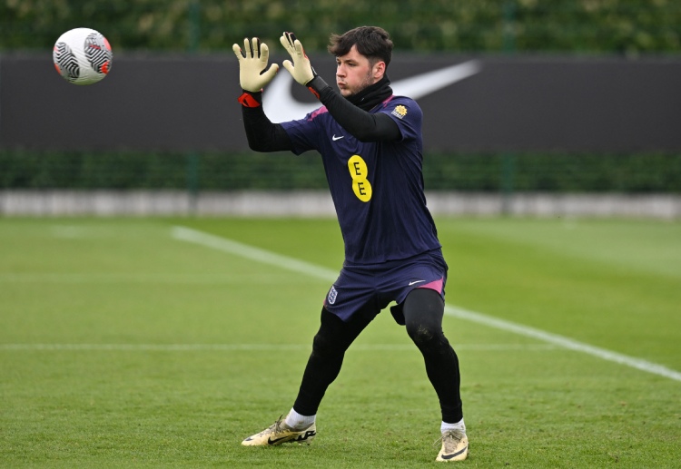 ပရီးမီးယားလိဂ် ကလပ် နယူးကာဆယ်ဟာ ထရက်ဖို့ဒ်ကို စိန့်ဂျိမ်းစ်ပါ့ခ်မှာ နစ်ခ် ပုပ်နဲ့ ပထမ ပွဲထွက် နေရာ အတွက် ယှဉ်ပြိုင်စေချင်နေတာ ဖြစ်ပါတယ်။