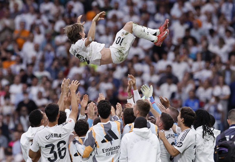 လာလီဂါ ကလပ် ရီးရဲလ်မက်ဒရစ်ဟာ ကွင်းလယ် ကစားသမား လူကာ မိုဒရစ်ကို ကာလတို စာချုပ်သစ်နဲ့ ကမ်းလှမ်းဖွယ် ရှိနေသေးကြောင်း DefensaCentral က ရေးသား ဖော်ပြပါတယ်။