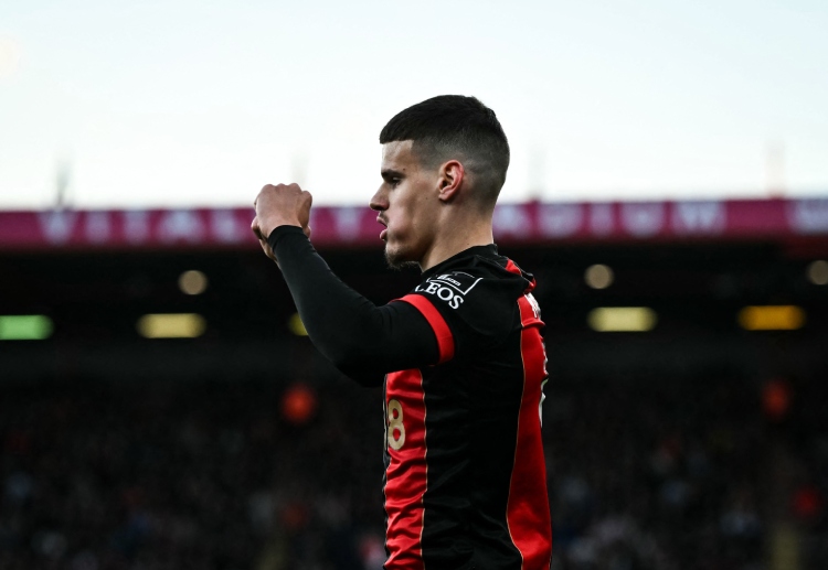 ဒါကြောင့် ပရီးမီးယားလိဂ် ချန်ပီယံတွေရဲ့ ဒီနွေရာသီ အသုံးစရိတ်ဟာ ပေါင် သန်း ၂၀၀ ကျော် အထိ ရှိလာခဲ့ပြီလည်း ဖြစ်ပါတယ်။