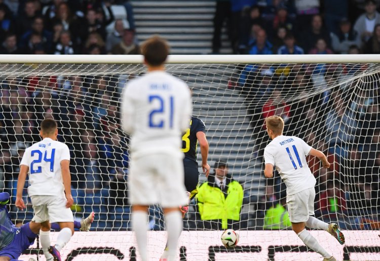 世界杯预选赛 卡尔曼包抄得手，打入芬兰第二球。