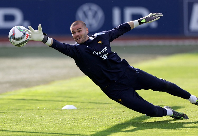 法甲联赛 巴黎圣日尔曼已对里尔门将舍瓦利耶表示浓厚兴趣，考虑替代选项