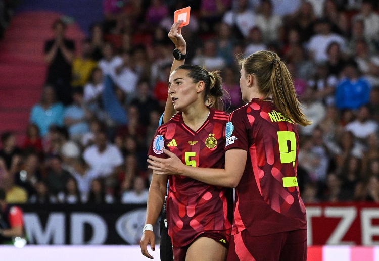 欧锦赛  德国女足在经历了对瑞典的惨败后，需要尽快调整状态，重新恢复信心。