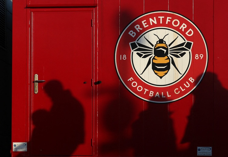 브렌트포드는 클럽 친선경기에서 보루시아 묀헨글라트바흐를 상대하면서 새 프리미어리그 시즌을 준비한다