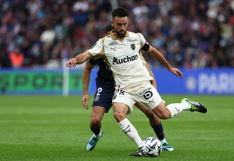 法甲联赛 爱德华和托马森在比赛中各自浪费了几次好机会,未能为朗斯破门得分。