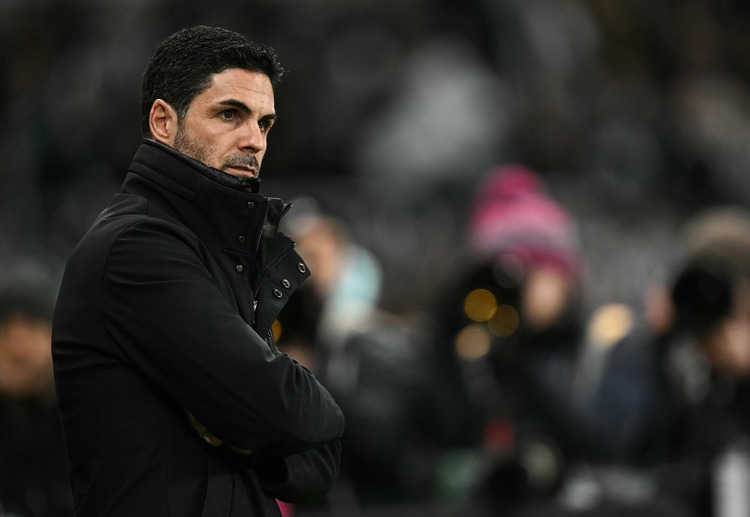 တကယ်တော့ နယူးကာဆယ်က အာဆင်နယ်ရဲ့ ပရီးမီးယားလိဂ် ချန်ပီယံ ပြေးလမ်းပေါ်က ကြီးမားတဲ့ ဆူးညှောင့် တစ်ခု ဖြစ်ပါတယ်။