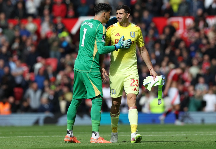 Emiliano Martinez jadi pemimpin lini belakang Aston Villa di pertandingan Liga Europa