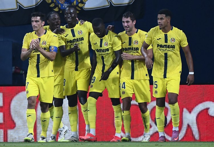 ရေငုပ်သင်္ဘောတွေက ချန်ပီယံလိဂ်မှာ အင်္ဂလိပ် အသင်းတွေနဲ့ ၁၄ ကြိမ် တွေ့ဆုံခဲ့ရာမှာ ၆ ကြိမ် သရေ၊ ၈ ကြိမ် ရှုံးထားပါတယ်။