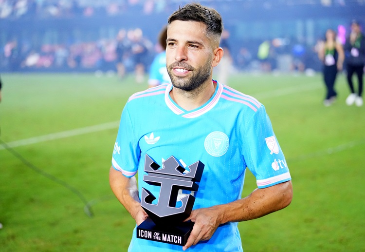 国际足坛 阿尔巴决定退役的消息引起了广泛关注。梅西通过社交平台表示:“感谢你,约迪,你的助攻简直太疯狂,谁来继续给我送倒三角传球呢?”