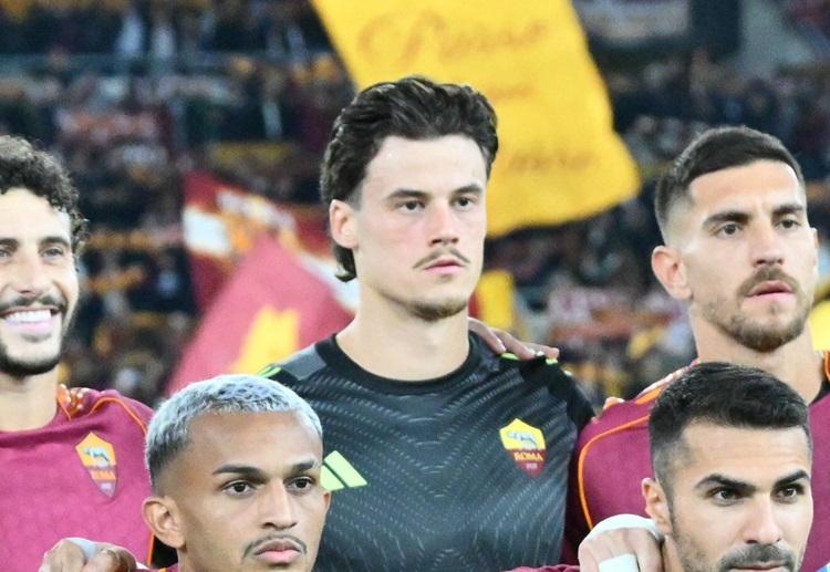 意甲联赛 门将斯维拉尔高接低挡，稳守球门立下汗马功劳