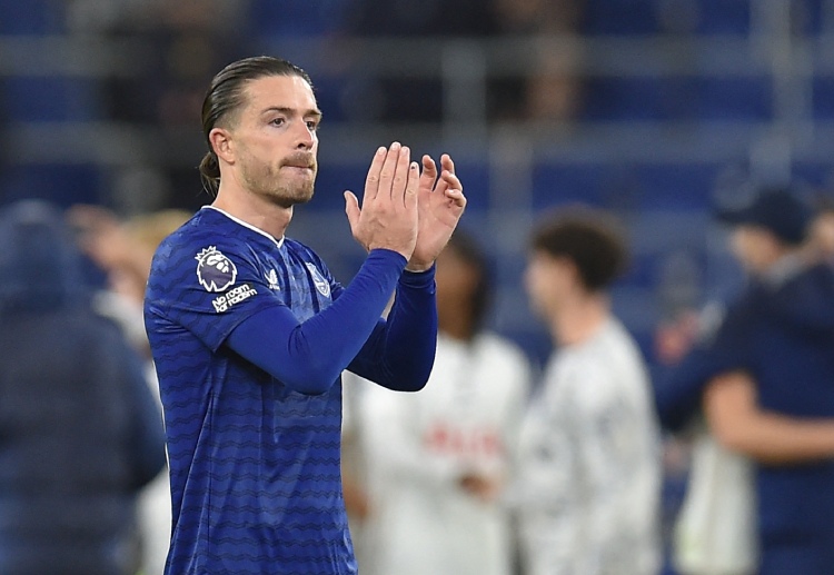 ဒေးဗစ် မွိုက်စ်ရဲ့ အဲဗာတန် ကတော့ နောက်ပိုင်း ပွဲစဉ်တွေမှာ အနည်းငယ် ပြန်လည် ရုန်းကန်နေရပါတယ်။ ပရီးမီးယားလိဂ် နောက်ဆုံး ၅ ပွဲမှာ နိုင်ပွဲ ၂ ပွဲ၊ သရေ ၁ ပွဲနဲ့ ရှုံးပွဲ ၂ ပွဲ ရှိထားပါတယ်။