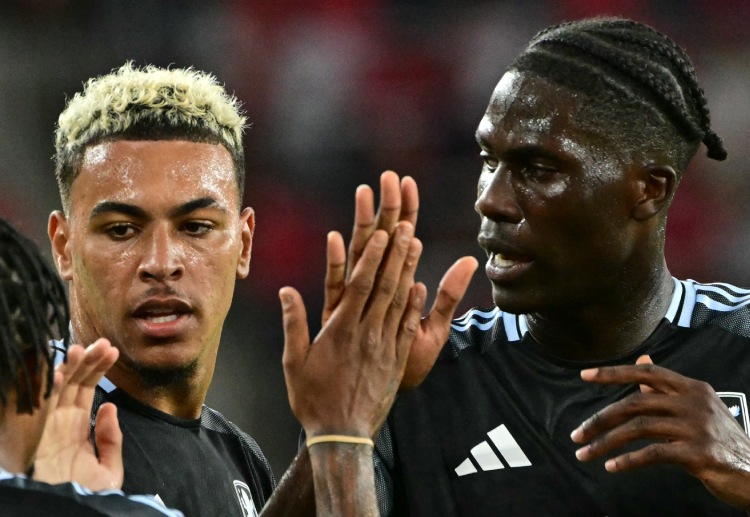 အသက် ၂၃ နှစ်နဲ့ ၈၅ ရက်သာ ရှိသေးတဲ့ ရော်ဂျာစ်က အက်စတွန်ဗီလာ အတွက် ပရီးမီးယားလိဂ်မှာ ဂိုးပါဝင် ပတ်သတ်မှု ၂၅ ကြိမ် ပြုလုပ်နိုင်ခဲ့တဲ့ ဆဋ္ဌမမြောက် အသက် အငယ်ဆုံး ကစားသမား (၁၂ ဂိုး၊ ၁၃ ဂိုး ဖန်တီး) လည်း ဖြစ်ပါတယ်။