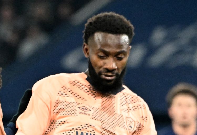 法甲联赛 苏马雷在第71分钟中柱,勒阿弗尔错过进球。