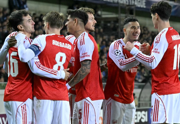 အာဆင်နယ်ဟာ ပရီးမီးယားလိဂ် ချန်ပီယံဆုကို ၂၀၀၃-၂၀၀၄ ဘောလုံး ရာသီက နောက်ဆုံး အကြိမ် ရရှိခဲ့ပြီး ချန်ပီယံ မဖြစ်တာ နှစ်ပေါင်း ၂၀ ကျော်နေခဲ့ပြီ ဖြစ်ပါတယ်။