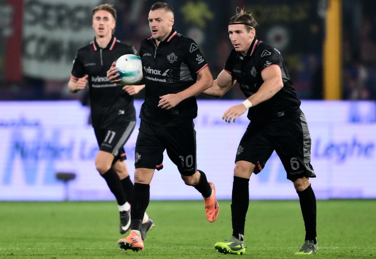 ဒါ့အပြင် ဂျေမီ ဗာဒီ ကလည်း အဲဒီ ၃ ပွဲမှာ ၁ ဂိုးသာ သွင်းနိုင်ခဲ့ပေမယ့် စီးရီးအေရဲ့ တစ်လတာ အကောင်းဆုံး ကစားသမားဆုကို ဆွတ်ခူးနိုင်ခဲ့တာ ဖြစ်ပါတယ်။