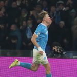 意甲联赛 那不勒斯在客场凭借霍伊伦上半场的两粒进球，以2比0战胜克雷莫纳