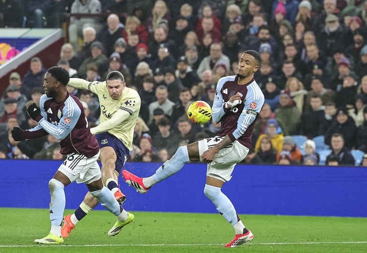 英超联赛 埃弗顿凭借蒂尔诺·巴里的挑射破门，打破僵局，最终以1比0击败阿斯顿维拉，拿下全场唯一进球。