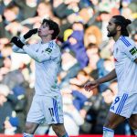 英超联赛 利兹联的进攻中，勒温对阿森纳的防线构成威胁。