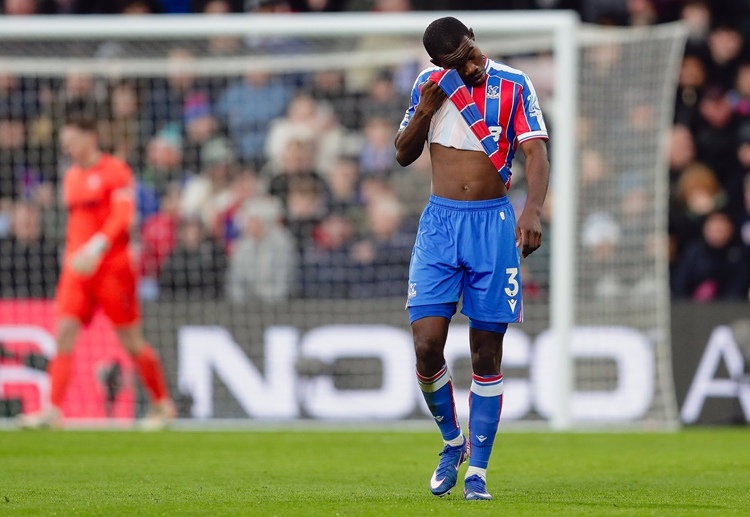 ပဲလေ့စ် ကတော့ ပရီးမီးယားလိဂ် သမိုင်းတစ်လျှောက် တစ်ပွဲတည်းမှာတင် ပင်နယ်တီပေးရခြင်း၊ အနီကတ် ပြခံရခြင်းနဲ့ ၃ ဂိုးနဲ့ အထက် အသွင်းခံရခြင်း တို့ကို ပထမဆုံးအကြိမ် ကြုံတွေ့ခဲ့ရတာလည်း ဖြစ်ပါတယ်။