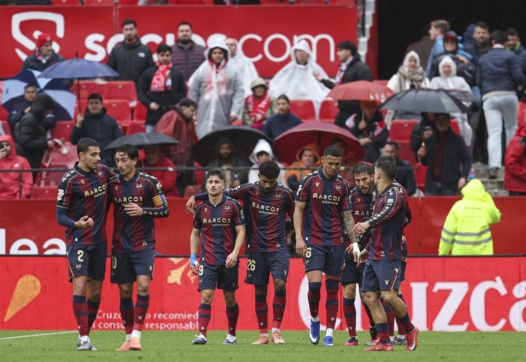 西甲联赛 莱万特进攻端，伊万·罗梅罗继续坐镇锋线，联赛至今已交出4球2助攻