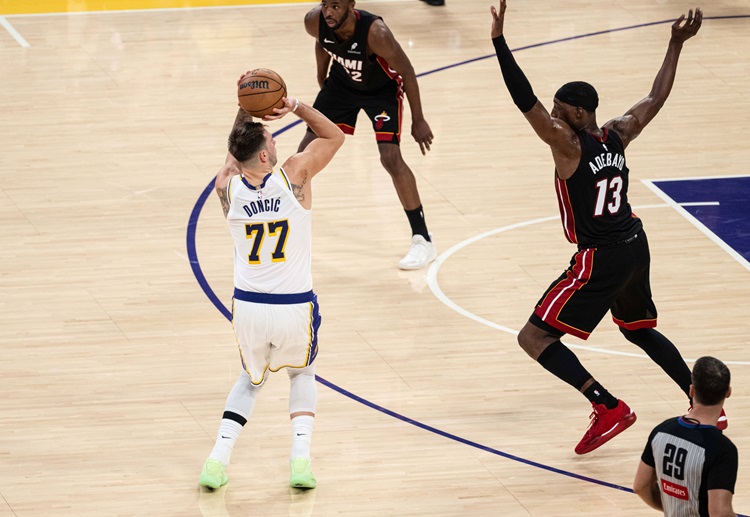 NBA fans are in for a treat as the Lakers prepare to face the Mavericks next