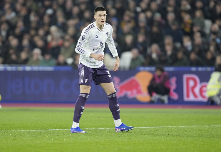 英超联赛 谢什科再度挺身而出，在补时阶段破门得分，为曼联顽强扳平比分