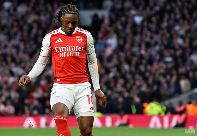 ဒါ့အပြင် စနေနေ့က မန်စီးတီးတို့ နယူးကာဆယ်ကို အနိုင်ရရှိခဲ့တာကြောင့် အာဆင်နယ်ရဲ့ ပရီးမီးယားလိဂ် အမှတ်ပေးဇယား ထိပ်က အသာစီးရမှုဟာ ၂ မှတ်အထိ ကျဉ်းမြောင်းသွားခဲ့ပါသေးတယ်။