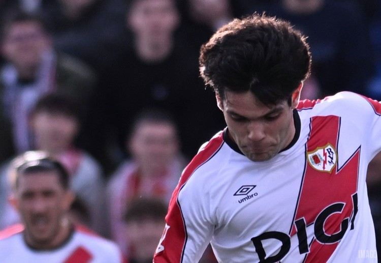 西甲联赛 弗兰·佩雷斯中路包抄推射破门，率先为主队取得领先。