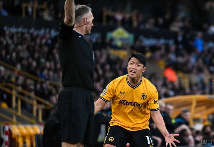 英超联赛  黄喜灿因小腿伤缺阵，预计数周无法登场。