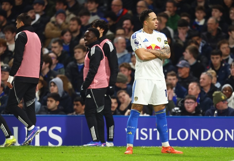 英超联赛  奥卡福在混战中抓住机会攻入一球，帮助利兹联扳平。