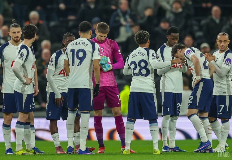 တစ်ဖက် မှာလည်း မာကို ဆေးလ်ဗားရဲ့ ဖူလ်ဟမ် အသင်း ကတော့ ပြီးခဲ့တဲ့ တပတ်က ဆန်းဒါးလန်းကို ၃-၁နဲ့ အနိုင်ရပြီး ပရီးမီးယားလိဂ် ဇယားထိပ်ပိုင်းကို ပြန်လည် တက်လှမ်းနိုင်ခဲ့ပါတယ်။