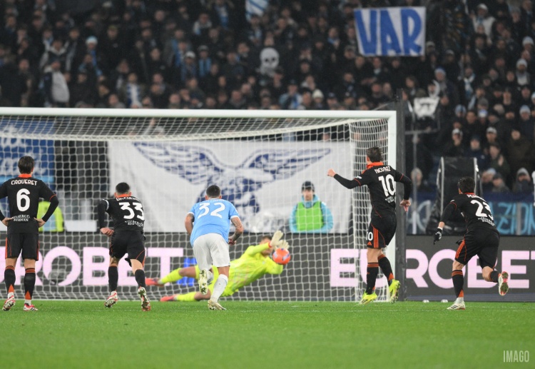 စီးရီးအေ ကလပ် ကိုမို အသင်းဟာ သူတို့ရဲ့ အဓိက ကစားသမား နီကို ပက်ဇ်ကို ရီးရဲလ်မက်ဒရစ်က ပြန်လည် ခေါ်ယူခြင်း မပြုနိုင်အောင် လစာတိုးမြှင့်ထားတဲ့ စာချုပ်သစ်ချုပ်ဆိုဖို့ အစွမ်းကုန် ကြိုးစားနေပါတယ်။