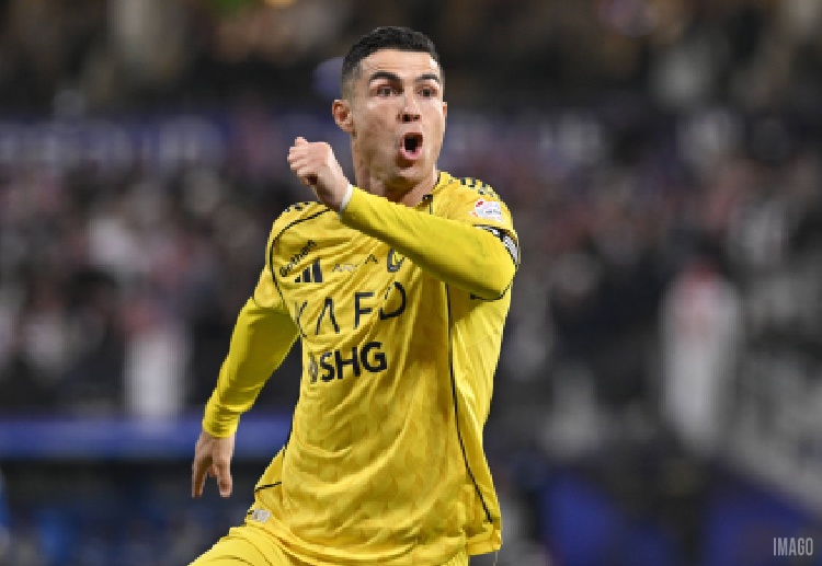 ပေါ်တူဂီသားကြီးက အသက် ၃၆ နှစ်၊ ၂၁၈ ရက်နဲ့ ပရီးမီးယားလိဂ် ပွဲစဉ် တစ်ပွဲမှာ ၂ ဂိုး သွင်းယူနိုင်ခဲ့တဲ့ အသက်အကြီးဆုံး ကစားသမား ဖြစ်လာခဲ့ပါတယ်။