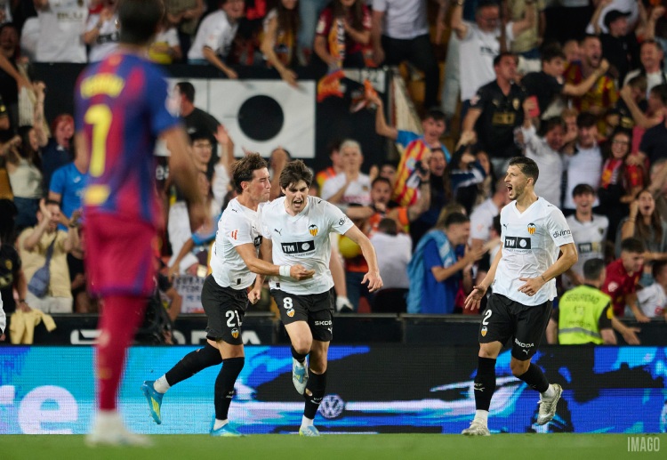 Valencia giành 3 điểm ấn tượng trước nhà vô địch Barca ở vòng 38 La Liga